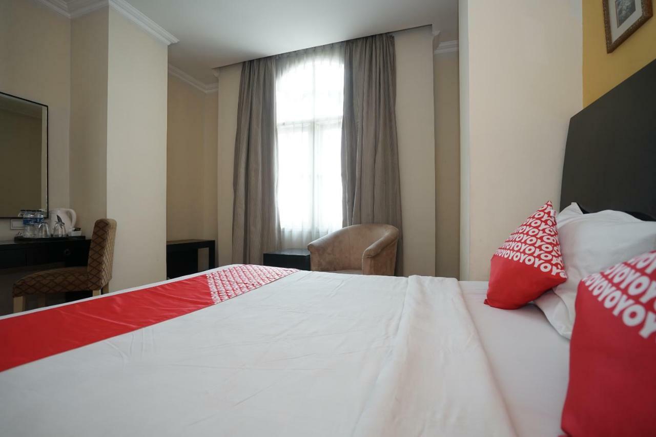 Capital O 1128 Hotel Imara Palembang Exterior photo